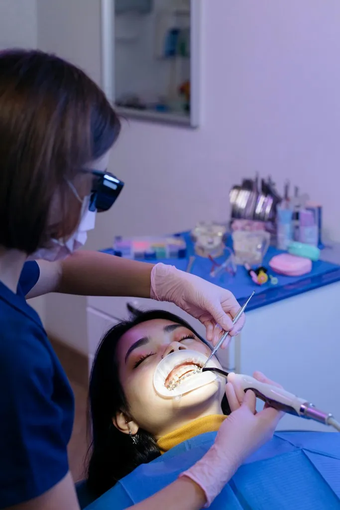 Tooth-coloured dental filling